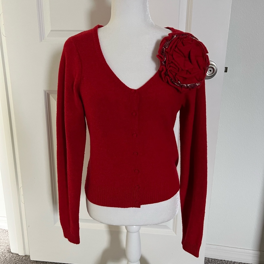 EUC Anthropologie Sleeping on Snow Red Flower Cardigan Medium - Picture 3 of 11
